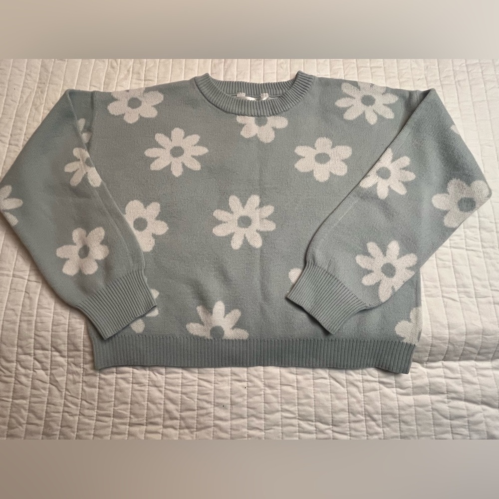 No Boundaries blue and white floral sweater NWOT